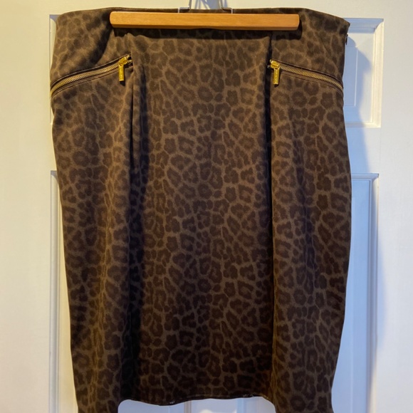 Leopard Print Skirt with Gold Accents - Picture 6 of 8